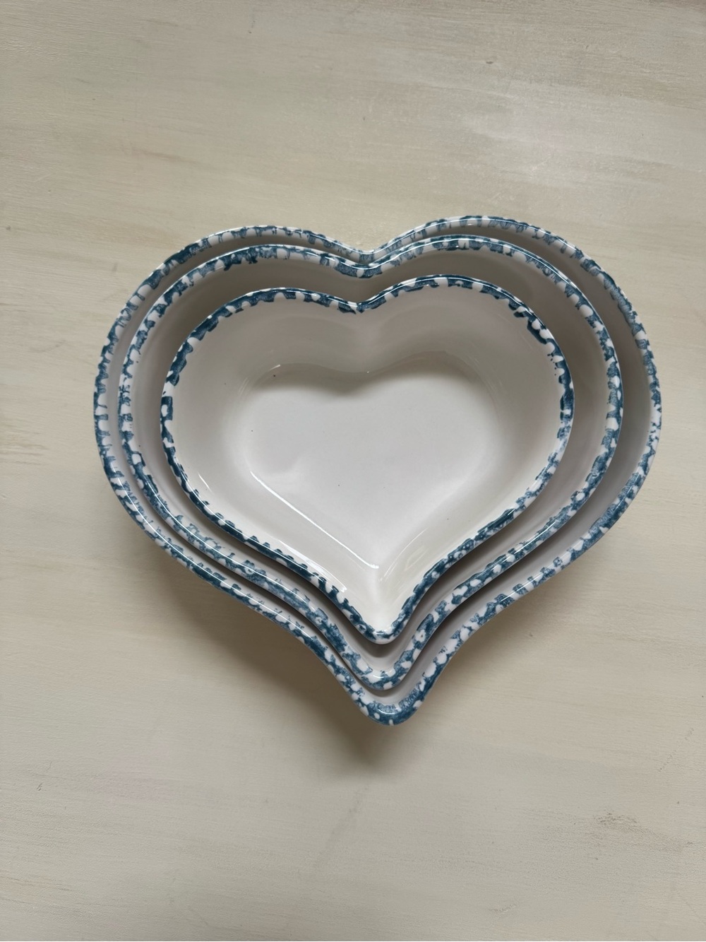 Set of 3 Heart-Shaped Ceramic Nesting Bowls in White with Blue Trim